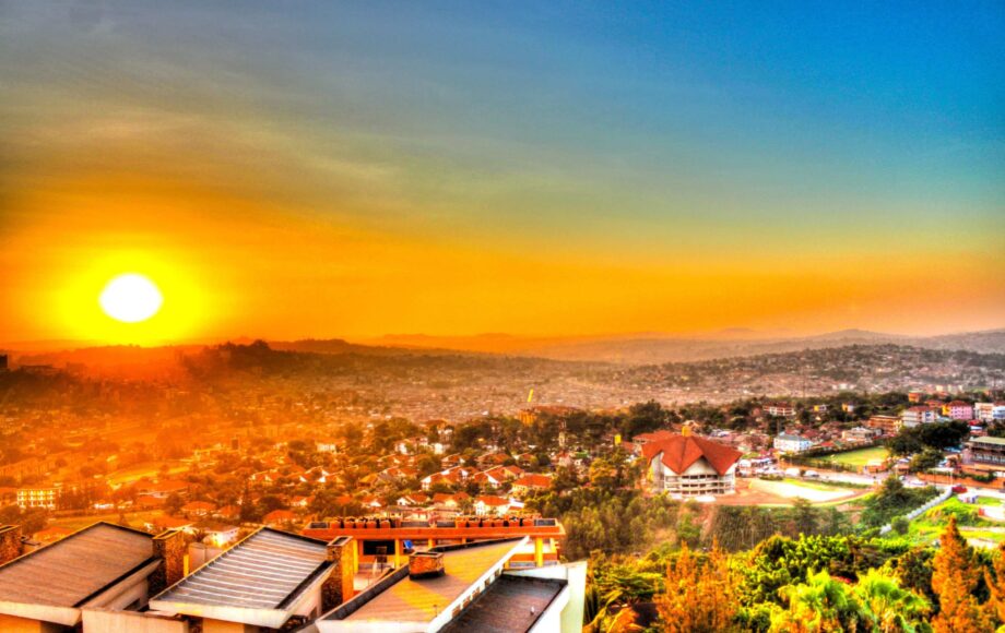 Solnedgang over Kampala Uganda