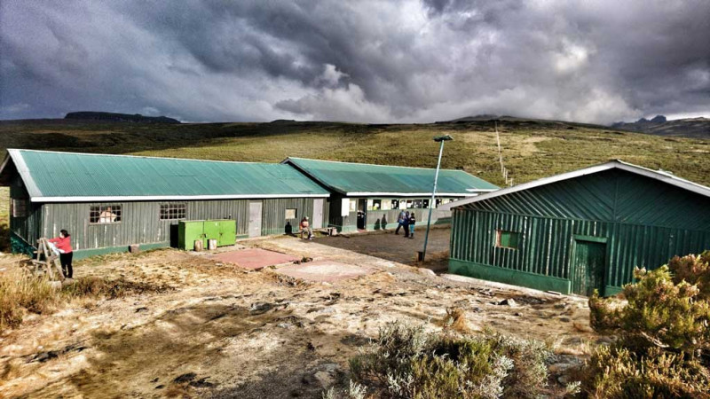 Mount Kenya via Sirimon Route (2/5) | Old Moses Camp (3340 m) – Shipton’s Camp (4200 m)