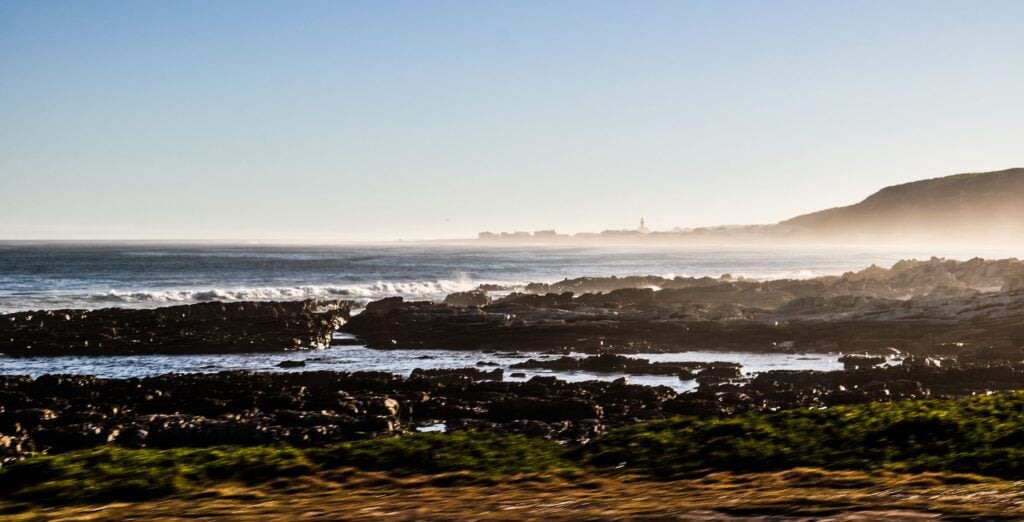 Rugge klipper og hav