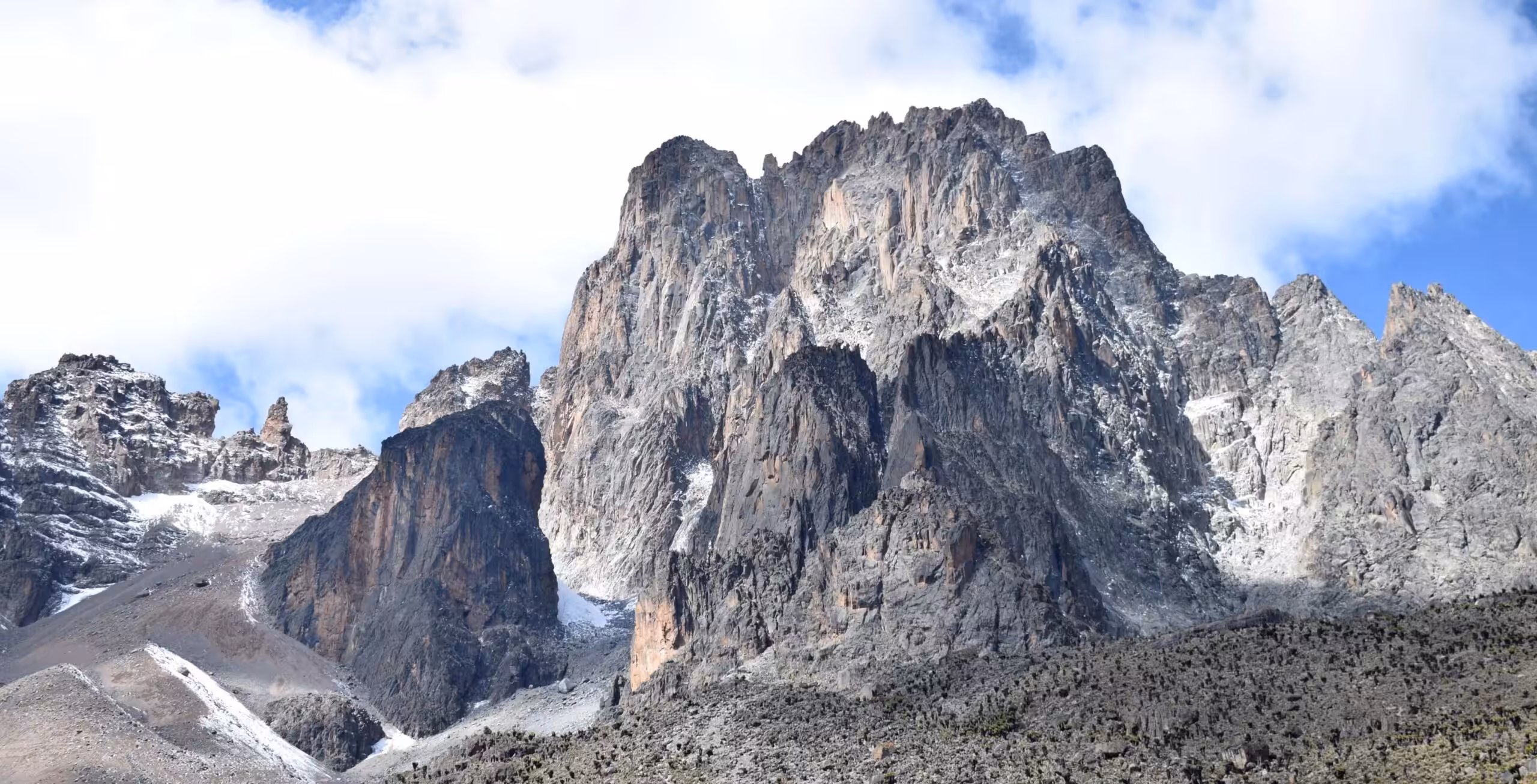 Mount Kenya via Sirimon Route (4/5) | Shiptons Camp (4200 meter) – Lenana Peak (4985 meter) – Old Moses Camp (3340 meter)