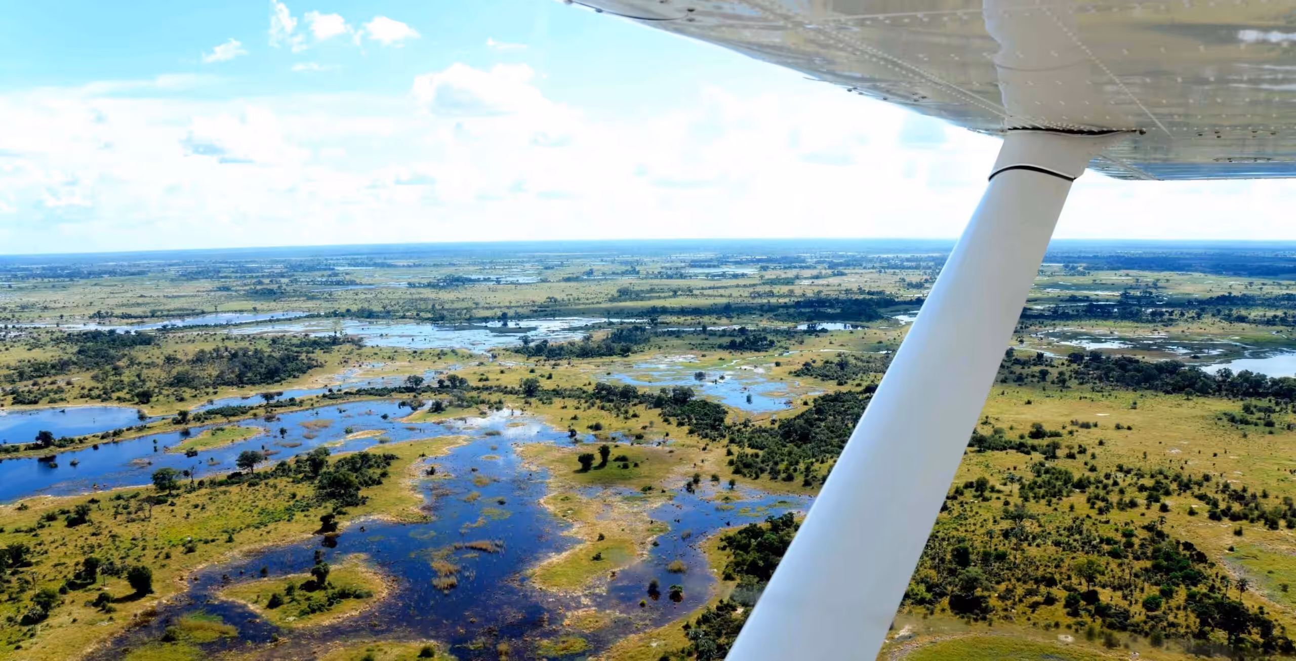 Naturskjønn helikoptertur fra Maun til Okavangodeltaet